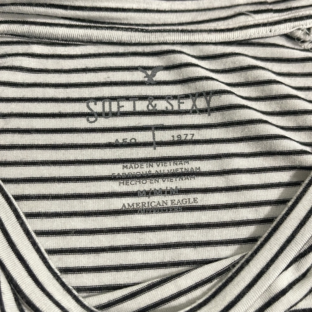 Striped Crop Top - Picture 3 of 3